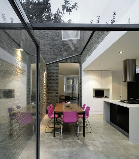 extension with glass roof light Victorian Terrace House Kitchen, Terrace House Kitchen, Extension Veranda, Conservatory Kitchen, Side Return Extension, Victorian Terrace House, Glass Extension, Interior Minimalista, Kitchen And Dining Room