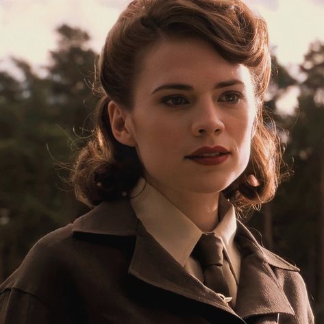 marvel icons // captain america: the first avenger icons // peggy carter icons Captain America Peggy, Haley Atwell, Captain America The First Avenger, The First Avenger, Best Avenger, First Avenger, Women Wearing Ties, 1940s Hairstyles, Avengers Characters