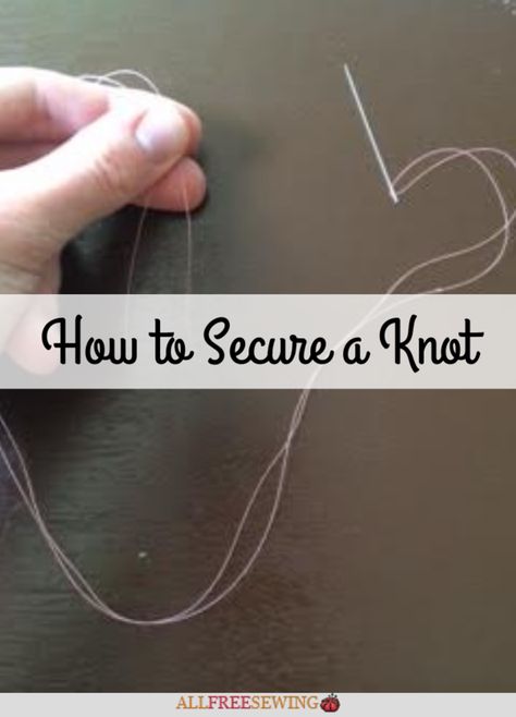 How To Sow Clothes, Sewing Knot, How To Tie A Knot, Tie A Knot, Hand Sewing Projects, Sewing Class, Sewing Tips, Tie Knots, Sewing Thread