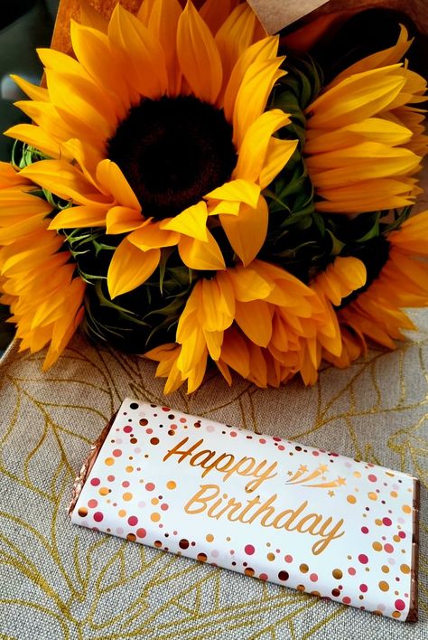 Sunflowers. Happy birthday. Birthday gift. Chocolate. Happy Birthday With Sunflowers, Sunflower Bouquet Birthday, Happy Birthday Autumn Images, Sunflowers Happy Birthday, Sunflower Birthday Wishes, Happy Birthday Cat Images, Happy Birthday Sunflower, Birthday Wishing, Celebrate Sunflowers Cards