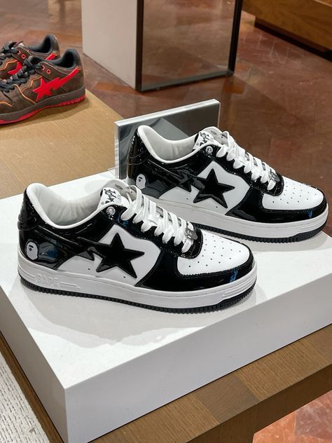 Black And White Bape Shoes, Bapesta Black And White, Bapesta Outfit, Tenis Streetwear, Black And White Bapestas, Bape Sta Shoes, Drip Shoes, Bapesta Shoes, Hellboy Tattoo