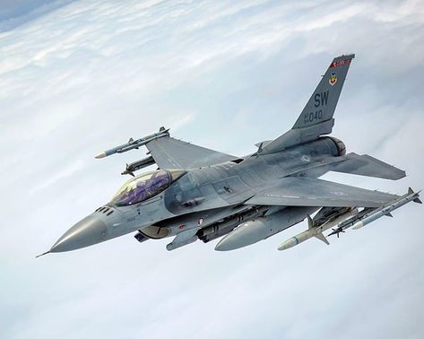 U.S. Air Force F-16 Fighting Falcon #military #armedforces #aircraft #airforce #aviation #aviationphotography #usaf #f16 #fightingfalcon Air Force Pictures, F 16 Falcon, Airplane Fighter, General Dynamics, Air Fighter, American Fighter, Military Jets, Jet Aircraft, Jet Plane