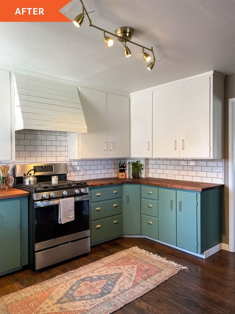 70s Retro Kitchen, 60s Kitchen Cabinets, Retro Kitchen Ideas 1950s, Retro Kitchen Ideas Vintage, Retro Cabinets, 1950 Kitchen, Teal Kitchen Cabinets, Functional Entryway, Dated Kitchen