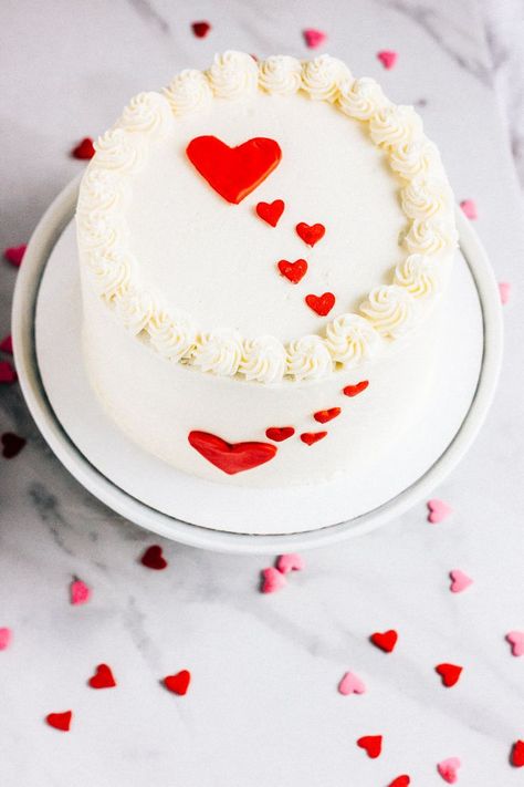 Cake Love Valentine's Day, Valentine Cake Designs Simple, Valentine Day Cake, Cheesecake Photos, Valentine Cakes, Anniversary Cake Designs, Raspberry Chocolate, Heart Cakes, Simple Cake Designs