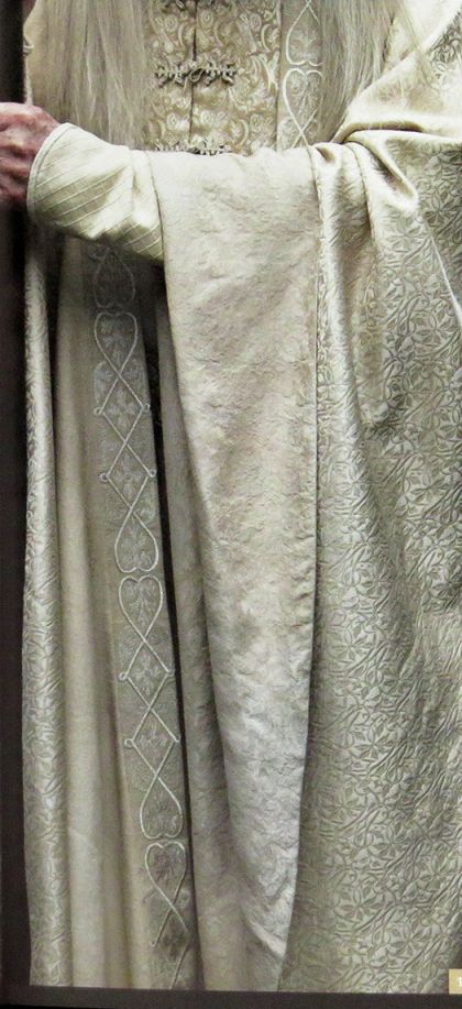 Men's White Robes Angel Robes Male, Medieval Man Aesthetic, White Robes Fantasy Male, White Robes, White Cloak Aesthetic, White Fantasy Outfit Male, Male Fae Aesthetic, Medieval Dress Aesthetic, Mage Robes