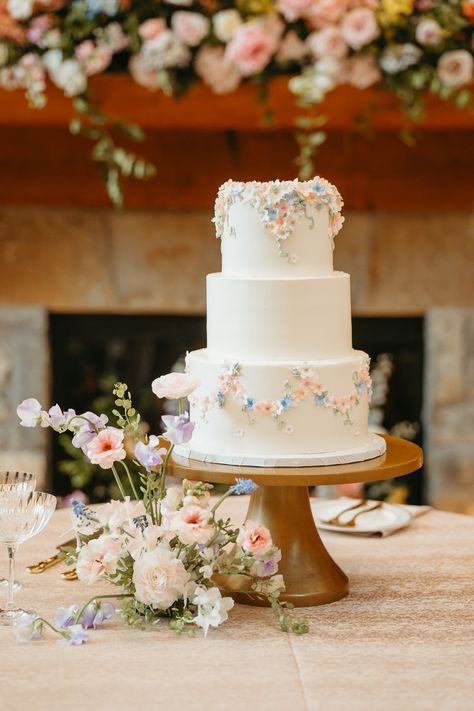 Spring Wedding Cake Ideas, Wedding Cake Spring, Spring Wedding Cake, Wedding Collage, Summer Wedding Cakes, Themed Wedding Cakes, Wedding 2025, Simple Wedding Cake, Wedding Dessert