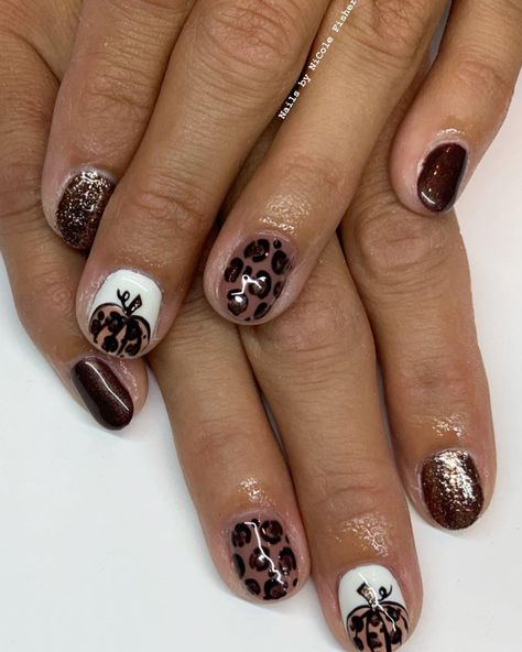 Fall Toe Nails Pedicures, Leopard Halloween Nails, Halloween Cheetah Nails, Pumpkin Cheetah Nails, Fall Lepord Print Nails, Cheetah Print Pumpkin Nails, Fall Nails Cheetah Print, Fall Nails With Cheetah Print, Cheetah Print Halloween Nails