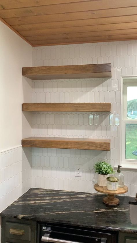 Floating Wood Shelves Bar, Wood Floating Shelves Kitchen, Shelving Organization, Diy Kitchen Ideas, Shelves In The Kitchen, Coffee Bar Design, Floating Shelves Kitchen, Floating Bookshelves, Kb Homes