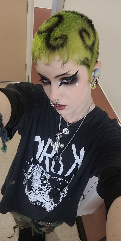 Drum N Bass Outfit, Shaved Punk Hairstyles, Goth Shaved Head, How To Draw A Buzzcut, Halloween Shaved Hair Designs, Buzzcut With Bangs, Goth Crocs Outfit, Emo Buzzcut, Shaved Hair Color