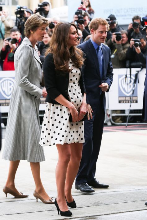 Kate Middleton Style Casual, Middleton Style Casual, Kate Middleton Pregnancy Style, Kate Middleton Haircut, Kate Middleton Maternity Style, Vestidos Kate Middleton, Moda Kate Middleton, Kate Middleton Skirt, Kate Middleton Shoes