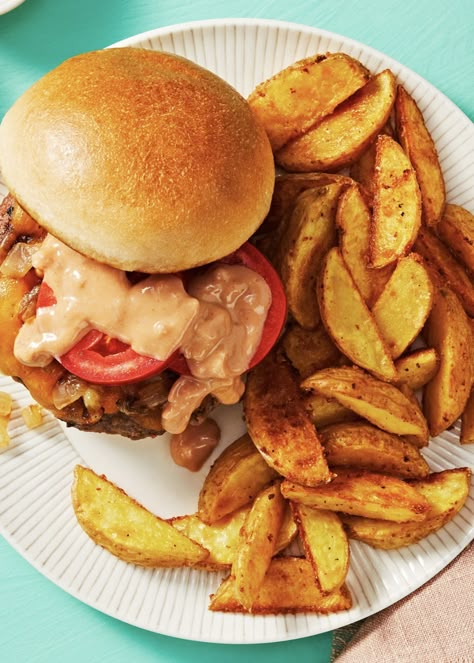 Easy burger recipe with special sauce and garlic potato wedges | More recipes on www.HelloFresh.com Hello Fresh Recipes Burger, Hello Fresh Burger Sauce, Hellofresh Burger Recipes, Hello Fresh Potato Wedges, Hello Fresh Hamburger Recipe, Hello Fresh Burger Recipe, Hello Fresh Burger, Ultimate Cheeseburger, Hello Fresh Dinners