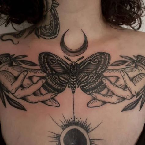 Cool Collarbone Tattoos, Tattoo Checklist, Chest Neck Tattoo, Collar Tattoo, Memorial Tattoo Ideas, Clavicle Tattoo, Amazing 3d Tattoos, Old School Tattoos, Butterfly Hand Tattoo