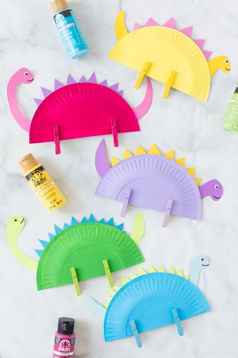 Easy and Fun Toddler Crafts Ideas You Must Try Today Fun Toddler Crafts, Crazy Laura, Babysitting Crafts, Easy Toddler Crafts, Paper Plate Crafts For Kids, Toddler Art Projects, Toddler Arts And Crafts, Dinosaur Crafts, Paper Plate Crafts