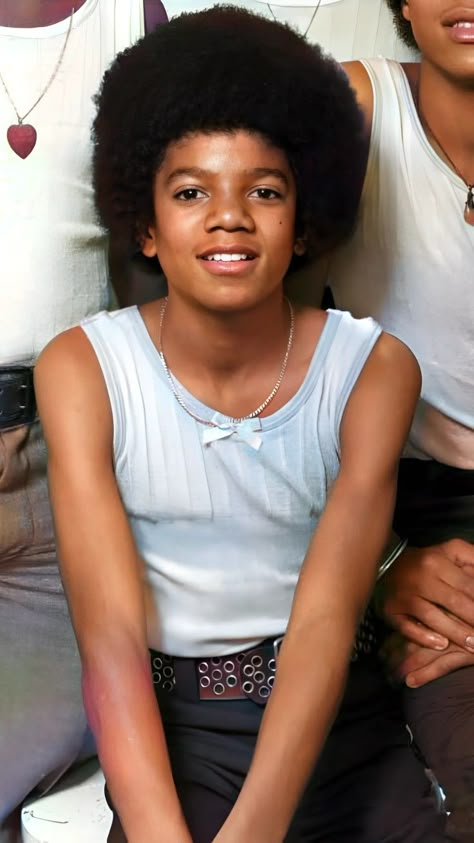 Teenage Michael Jackson, Michael Jackson As A Kid, Michael Jackson Without Makeup, Michael Jackson Hair, Janet And Michael, Young Michael Jackson, Michael Jackson Photoshoot, Michael Jackson Hot, Mike Jackson