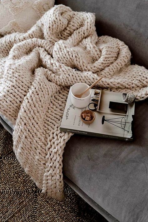 Blanket Photoshoot Ideas, Blanket Photography, Crochet Blanket Diy, Christmas Crochet Blanket, Fall Blanket, Chunky Blanket, Granny Square Blanket, Chunky Knit Blanket, Square Blanket