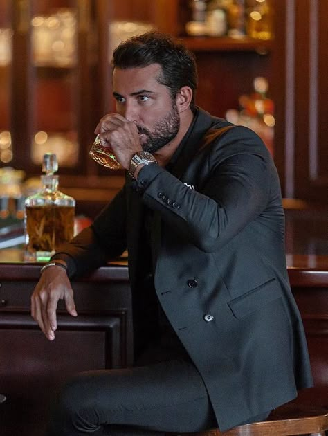 Bar Poses, Men Poses, Gentleman's Club, Beginner Photography, Gentleman Lifestyle, Mens Photoshoot Poses, Men Photoshoot, Man Photography, Men Photography