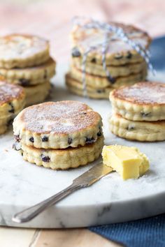 Enjoy Welsh Cakes with a cup of tea. Perfect for the morning or as an afternoon snack. These little pancakes are easy and quick to make on the griddle | The Worktop Cinnamon Sugar Donuts Baked, Grab And Go Breakfast Ideas, Brunch Crowd, Welsh Cakes Recipe, Brunch Recipes For A Crowd, Fruity Breakfast, Vegetarian Breakfasts, Make Ahead Breakfast Recipes, Sweet Breakfast Recipes