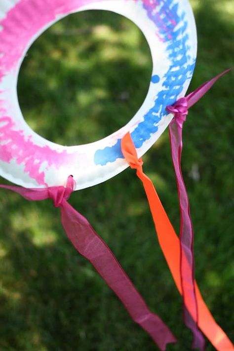 Paper Plate Kite Craft for Toddlers and Preschoolers Letter K Craft, K Craft, Kite Craft, Fun Thanksgiving Games, Kites Craft, Thanksgiving Crafts For Toddlers, Science For Toddlers, Thanksgiving Games For Kids, Paper Plate Craft