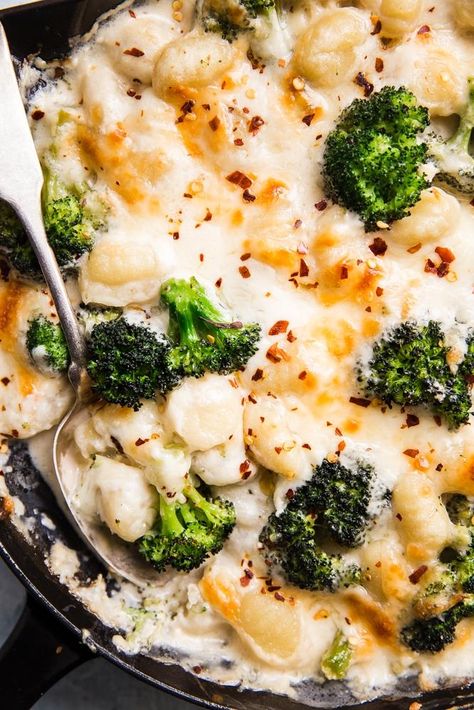 Cheesy, gooey, hot and bubbly—this one-pan baked gnocchi with broccoli is 100% pure certified comfort food, and it’s ready in just about 20 minutes. Gnocchi With Broccoli, Gnocchi Recipes Easy, The Modern Proper, Baked Gnocchi, Modern Proper, Baked Pasta Recipes, Gnocchi Recipes, Vegetarian Dinner, Calamari