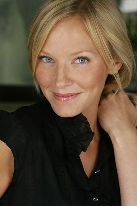 Kelli Giddish (IMDb) Under-appreciated Actress Kelli Giddish, Amanda Rollins, Special Victims Unit, Woman Movie, Law And Order Svu, Liam Hemsworth, Jake Gyllenhaal, Law And Order, Halsey