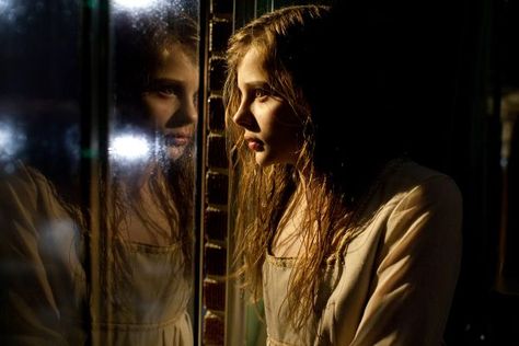 Chloe Moretz as Abby in Let Me In Horror Movies On Netflix, Richard Jenkins, Netflix Horror, Matt Reeves, Chloë Grace Moretz, Chloe Moretz, Best Horror Movies, Grace Moretz, Let Me In