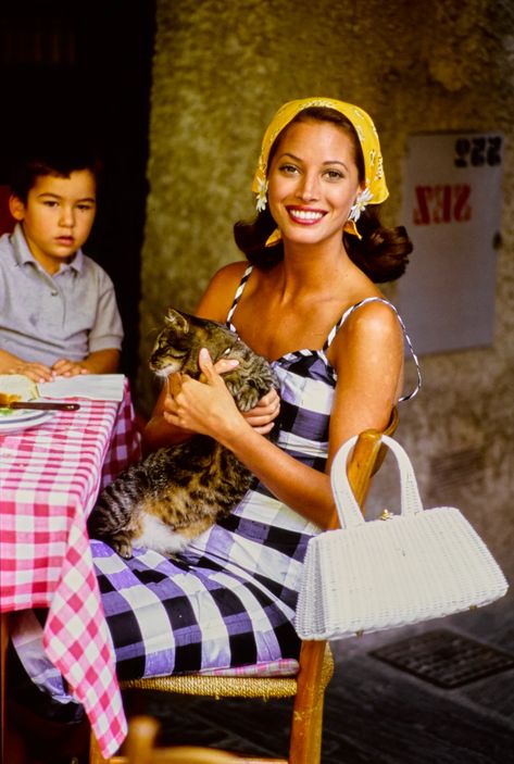 US Vogue December 1992 Arthur Elgort Carlyn Cerf Christy Turlington Postcard From Portofino Urban Outfitters Shop, Zara Shop, Patti Hansen, Arthur Elgort, Vintage Wicker Baskets, San Tropez, Lauren Hutton, Parisienne Chic, 90s Supermodels