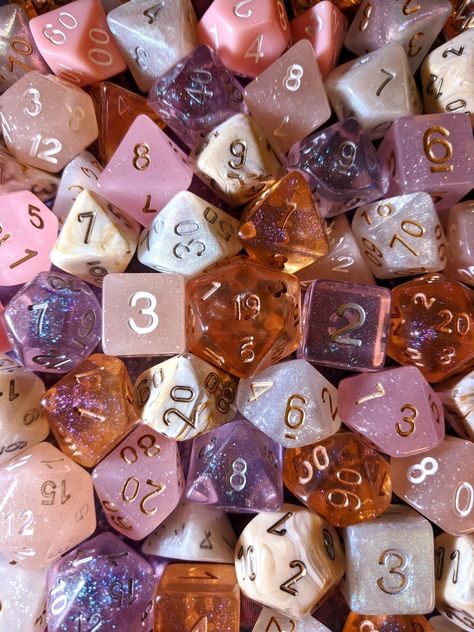 Dnd Dice Aesthetic, Dice Aesthetic, Midnight Club, Dungeons And Dragons Dice, Dnd Dice, Ios Icon, Game Dice, Crafts For Teens, Dnd Characters