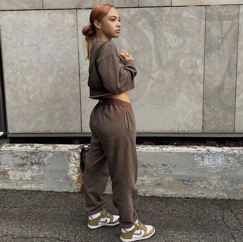 Looseunicorns Instagram, Maria Beltre, Streetwear Girl, Lazy Outfits, Chill Outfits, When It Rains, Influencers Fashion, Streetwear Fashion Women, Streetwear Outfits