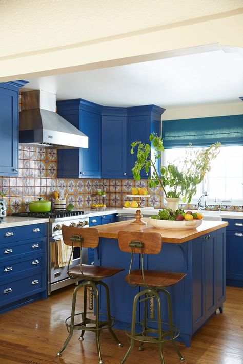 royal blue kitchen cabinets with backsplash Cobalt Blue Cabinets Kitchen, Cobalt Blue Cabinets, Royal Blue Kitchen Cabinets, Blue Cabinet Paint Colors, Navy Blue Cabinet, Blue Cabinets Kitchen, Royal Blue Kitchen, Cobalt Blue Kitchens, Grey Blue Kitchen