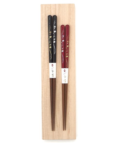 Kado | Japanese Chopsticks Kado chopsticks with a “lacquer finish” feature the traditional Wakasa painting technique. The lacquer finish provides a smooth touch and the natural feel of the paint. Its serene and sophisticated colors lend a mature ambiance, while the Sakura design adds a distinctly Japanese flair to your dining experience. This Japanese Chopstick Set features two pairs of chopsticks: black measuring 23cm for men and red measuring 21cm for women, perfect for couples who apprec... Sakura Flower Pattern, Sakura Design, Pottery Japanese, Japanese Knives, Japanese Plates, Japanese Chopsticks, Japanese Tableware, Dining Ware, Handcrafted Pottery