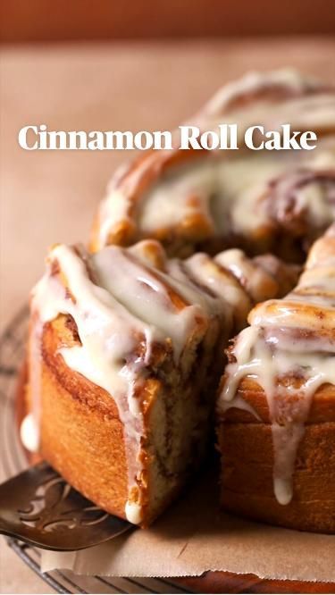 Cinnamon roll cake- a giant homemade cinnamon roll in cake form, with all the classic cinnamon roll flavors. It features soft, fluffy dough, a cinnamon sugar swirl, and cream cheese icing on top. Giant Cookie Wedding Cake, Cinnamon Rolls With Toppings, Toppings For Cinnamon Rolls, Cinnamon Roll Layer Cake, Cinnamon Cake Roll, Cinnamon Roll Loaf Cake, Giant Cinnamon Roll Cake, Cinnamon Roll Cake With Cream Cheese, Cinammon Roll Cake