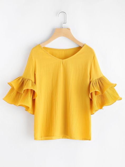 Polyester Blouse, V Neckline, Blouse Styles, Kimonos, Fashion Tops, Bell Sleeve, Look Fashion, Blouse Designs, Bell Sleeve Top