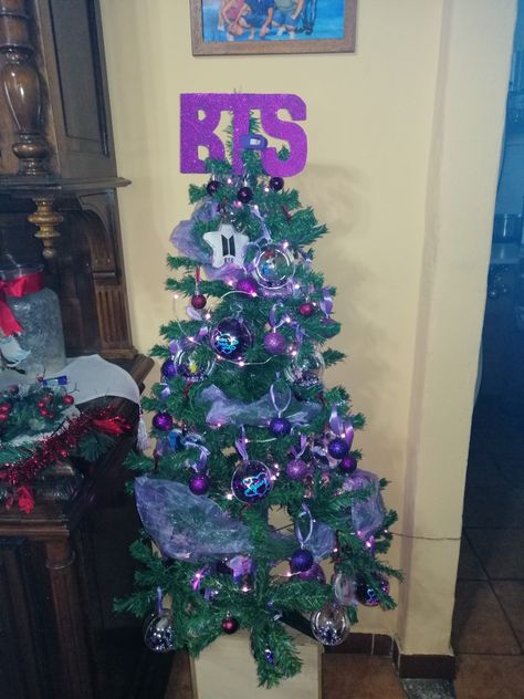 Bts Christmas Tree, Kpop Christmas, Carol Castro, Diy Bts, Bts Christmas, Girl Christmas, Bts Aesthetic, Bts Edits, Beautiful Tree