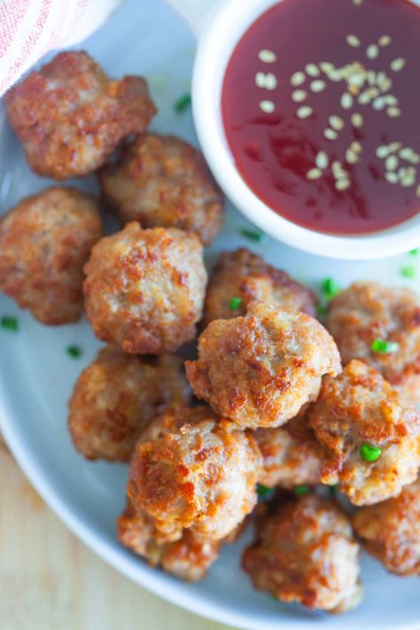 Fried Meatballs - Rasa Malaysia Chinese Meatballs, Pork Meatball, Asian Chicken Meatballs, Spicy Asian Chicken, Meatballs Recipes, Cooked Pineapple, Fried Meatballs, Homemade Chinese, Homemade Chinese Food