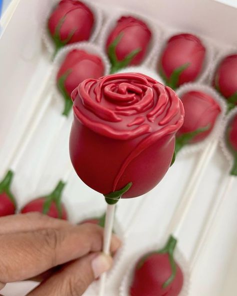 Valentine’s Cake Pops, Valentines Cakepops Ideas, Valentine’s Day Cakepops, Valentines Cakesicles, Valentines Cake Pops, Cake Sickles, Cake Puck, Valentine's Desserts, Cake Pops Ideas