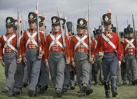 33rd Regiment of Foot Wellingtons Redcoat "Scum of the Earth" British Army Uniform, British Uniforms, Royal Marines, British Soldier, Military Coat, Military Forces, Army Uniform, Military Heroes, Napoleonic Wars