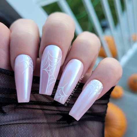 Gel With Tips Nails, White And Pink Nails Ideas, Halloween Nails With Chrome, Which Nails, Crome Nails Halloween, Chrome Ghost Nails, Chrome Nails Halloween, White Chrome Halloween Nails, Chrome Halloween Nails Designs