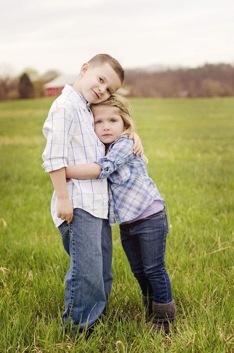 Boys Hugging, Brother Sister Poses, Brother Sister Photos, Sibling Pictures, Trendy Photography, Sister Poses, Sibling Poses, Sibling Photography, Sister Pictures