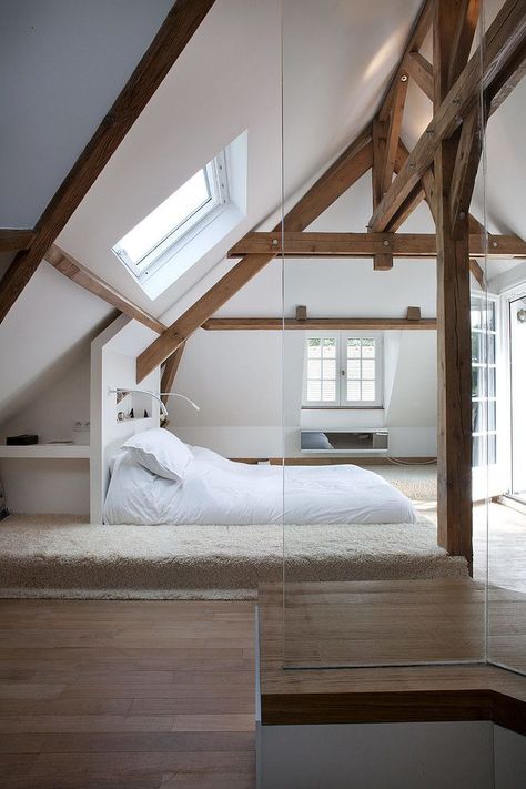 15 cozy attic bedrooms that we’d love to curl up in Attic Bedroom Designs, Minimal Interior Design, Loft Stil, Attic Bedrooms, Attic Renovation, Attic Bedroom, Attic Rooms, Design Del Prodotto, Wooden Beams