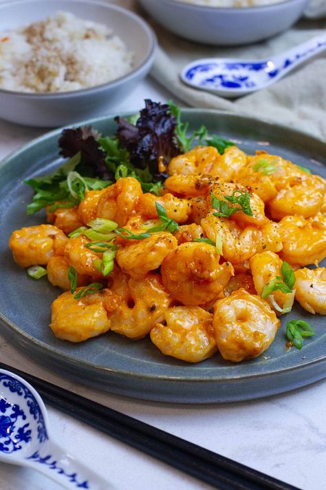 This delicious garlic mayo shrimp is cooked in sweet tangy ketchup mayonnaise sauce. Under 15 minutes recipe, gluten-free and dairy-free. Mayonnaise Shrimp, Ebi Mayo, Shrimp Japanese, Mayo Shrimp, Thai Shrimp Salad, Japanese Mayo, Mayonnaise Sauce, Mayo Recipe, Garlic Mayo