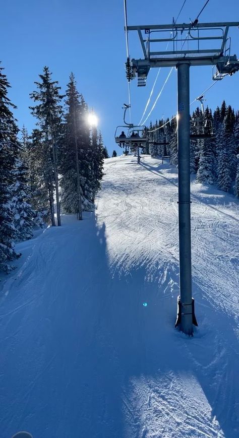 Snowboarding Colorado, County Aesthetic, Breckenridge Colorado Winter, Colorado Vibes, Snowboard Outfits, Colorado Ski Trip, Trips Aesthetic, Girls Ski Trip, Colorado Snowboarding