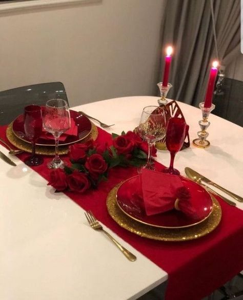 50+ Romantic Valentines Table Setting Ideas for a Cozy Night In | HubPages Romantic Dinner Table Setting For Two, Romantic Dinner Table Setting, Honeymoon Bedroom, Romantic Dinner Tables, Romantic Dinner Setting, Dinner Setup, Romantic Room Surprise, Romantic Dinner Decoration, Romantic Valentines Day Ideas