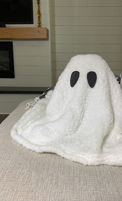 Gus The Ghost Pillow Diy, Ghost Pillow Diy, Pumpkin Decorating Diy, Halloween Sewing Projects, Pottery Barn Pillows, Ghost Pillow, Ghost Diy, Halloween Sewing, Fuzzy Blanket