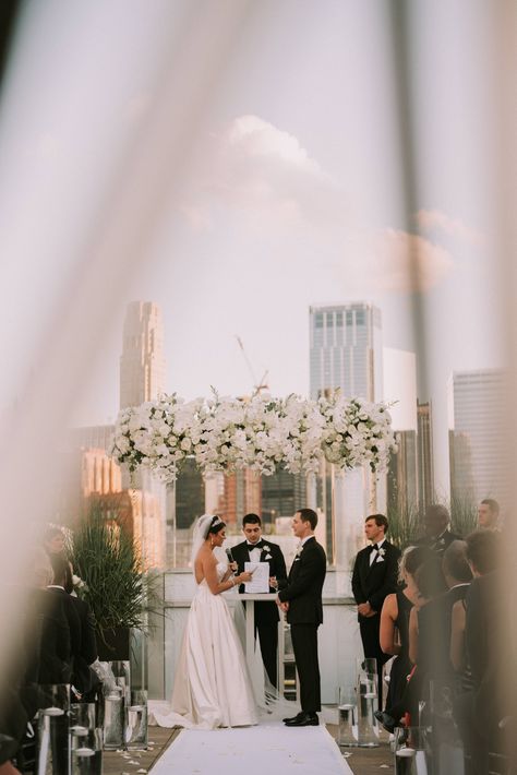 Wedding Rooftop Ceremony, Urban Wedding Ceremony, City Wedding Ceremony, Rooftop Wedding Ceremony Decor, Tribeca Rooftop Wedding, Roof Top Wedding Ceremony, Terrace Wedding Ceremony, City View Wedding, Rooftop Wedding Decor