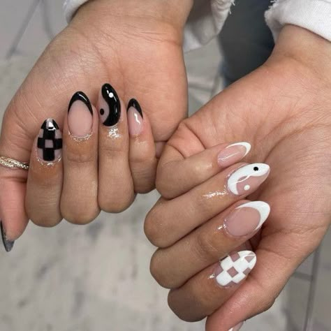 Nails Acrylic Ying Yang, Ying Yang And Checkered Nails, Nail Ideas Ying Yang, Ting And Yang Nails, Black And White Ying Yang Nails, Ying Yang Nail Design, Yin Yang Nail Designs, Opposite Nail Designs On Each Hand, Yin And Yang Nail Designs