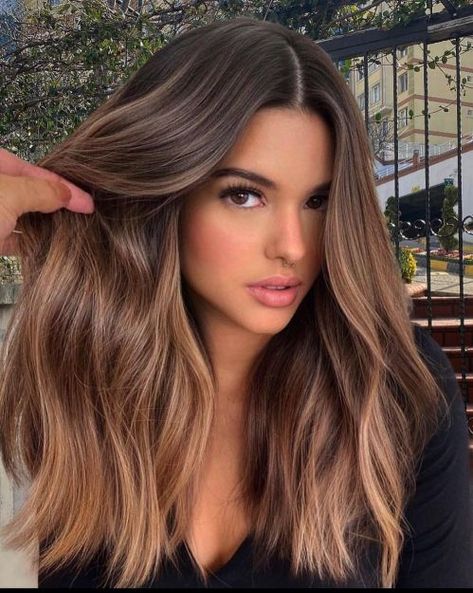 Rambut Brunette, Brown Hair Inspo, Brunette Hair With Highlights, Spring Hair Color, Brunette Balayage Hair, Brown Hair Balayage, Brown Balayage, Balayage Brunette, Spring Hairstyles