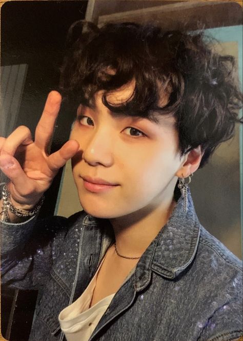 Bts photocard scan for yoongi/suga, army bomb version 3 Fanart Bts, Min Yoongi Bts, Fake Love, Min Suga, Agust D, Bts Yoongi, Daegu, Record Producer, Black Love