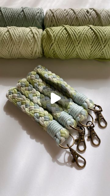 Megan | Macrame Gifts & Tutorials on Instagram: "Mini Braided Keychains 💚💙  #macrametutorial #macrametutorials #howto #macrame #megsmodernmacrame #shopmegsmodernmacrame #macrameshop #handmadecommunity #macramemakers #macramegift #macramebraid #braids #braidtutorial #howtomacrame #gatheringknot #beginnerknot #beginnermacrame #beginnerartist #macramemovement #fiberart #ornamentdiy #macrameornament #macramekeychain #macramecharm #fiberart #macramechristmas #relaxingtutorial #shophandmade #macramediy #macrameinstructions #macramestepbystep" Braided Keychain Diy, Macrame Wristlet Keychain Diy, Makramee Keychain, Macrame Keychain Diy Tutorials, Macrame Keychain With Letters, Macrame Keychain Diy, Personalized Macrame Keychain, Knitted Keychain, Macrame Keychain Tutorial