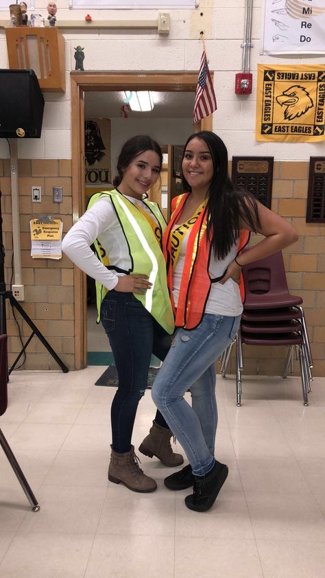 Construction Day #halloween #schooloutfits #schoolspirit #construction #day #ideas Construction Spirit Day Outfit, Construction Day Spirit Week, Career Day Spirit Week, Construction Outfit, School Spirit Days, Spirit Week Outfits, Dress Up Day, Spirit Week, Group Costumes