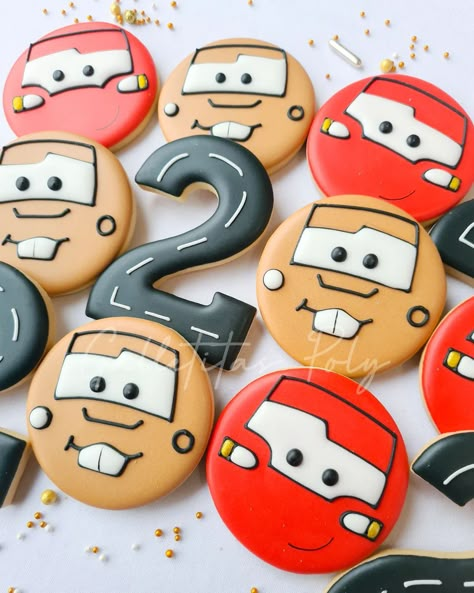 Decorated Cookie Themes, Disney Car Cookies, Gift Box Cookies Decorated, Unique Cookie Decorating Ideas, Lightning Mcqueen Cookies Decorated, Disney Cars Cookies Decorated, Cars Cookies Decorated, Cars Cookies Disney, Car Cookies Decorated